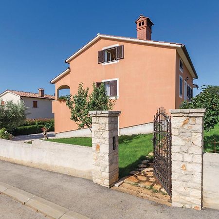 Lovely Apartment In Tar-Vabriga With Kitchen Exterior photo